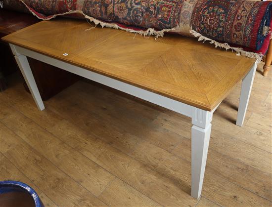 A modern oak dining table L.180cm